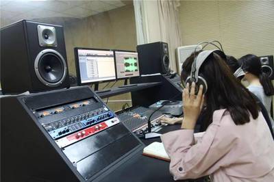 藝術(shù)與傳媒系專業(yè)解讀 視覺傳達設(shè)計、環(huán)境設(shè)計、播音與主持藝術(shù)、廣播電視編導(dǎo)